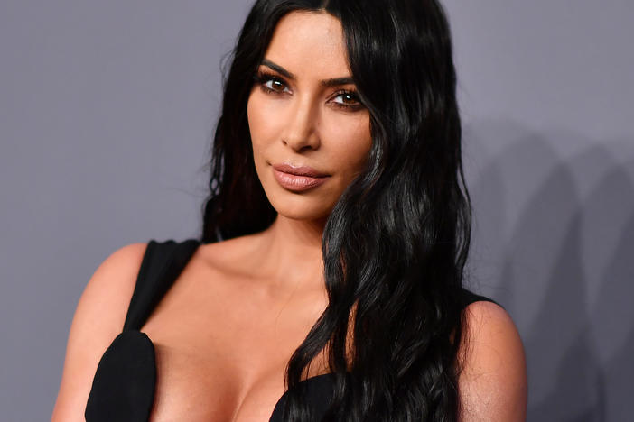Kim Kardashian, who is charged with violating federal securities laws, has agreed to pay a $1 million fine to the S.E.C.