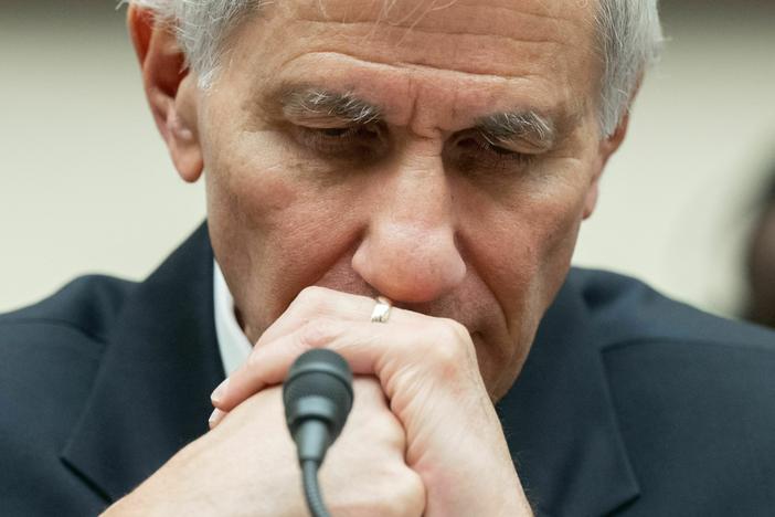 Federal Deposit Insurance Corporation Chairman Martin Gruenberg apologized to employees Tuesday, after an outside review found a toxic workplace culture at the agency.