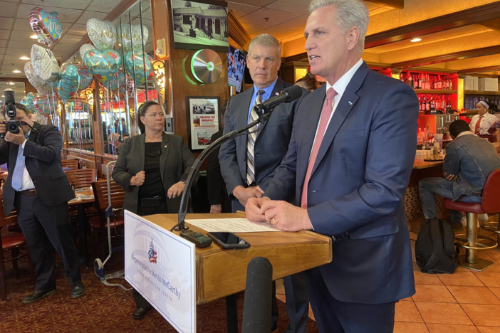 Kevin McCarthy speaks to media and business owners insider a Marietta diner.