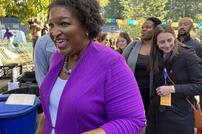  Stacey Abrams at an Atlanta restaurant kicking off of her statewide bus tour on the second day of early voting. Jill Nolin/Georgia Recorder