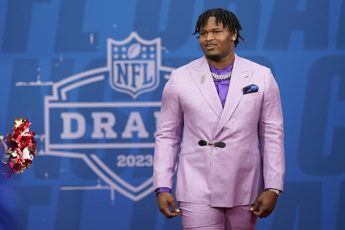 Georgia defensive lineman Jalen Carter arrives on the red carpet before the first round of the NFL football draft, Thursday, April 27, 2023, in Kansas City, Mo.