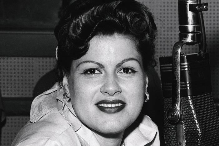 Country legend Patsy Cline takes young singing sensation Brenda Lee under her wing.