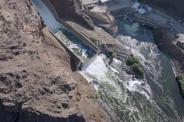 What happens when you remove dams that changed the Klamath River a hundred years ago?