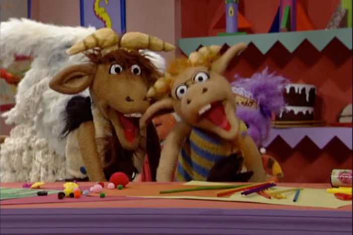 The Three Bears compete against The Three Goats in the "¿Qué es" game show.