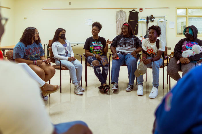 DELRAY, FL - MAY 23, 2022: (L-R) Alexandra Iriarte, Elizabeth George, Janaya Stephens, Paris Jackson, Mario Guillaume and Keanna Tyson during a group session in their grief support group also knows as Steve's Club held during school hours at Atlantic High School in Delray Beach, Florida on May 23, 2022.