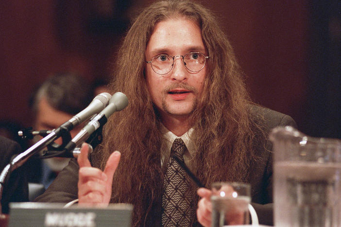 Peiter Zatko, known by his hacker name "Mudge," talks about cybersecurity with the Senate Governmental Affairs committee on May 19, 1998. He's scheduled to testify again about his whistleblower complaint against Twitter on Sept. 13, 2022. (Photo by Douglas Graham/Congressional Quarterly/Getty Images)