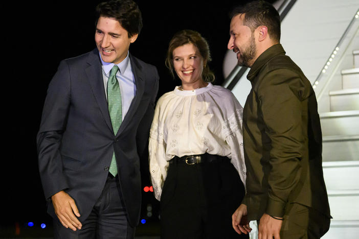 Canadian Prime Minister Justin Trudeau, left, greets Ukrainian President Volodymyr Zelenskyy and his wife Olena Zelenska, as they arrive at Ottawa Macdonald-Cartier International Airport in Ottawa, Ontario, on Thursday, Sept. 21, 2023.