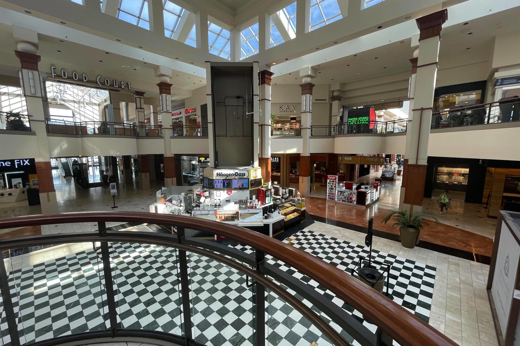 Cobb Police responded to an armed robbery attempt on Thursday afternoon at Town Center at Cobb in Kennesaw.