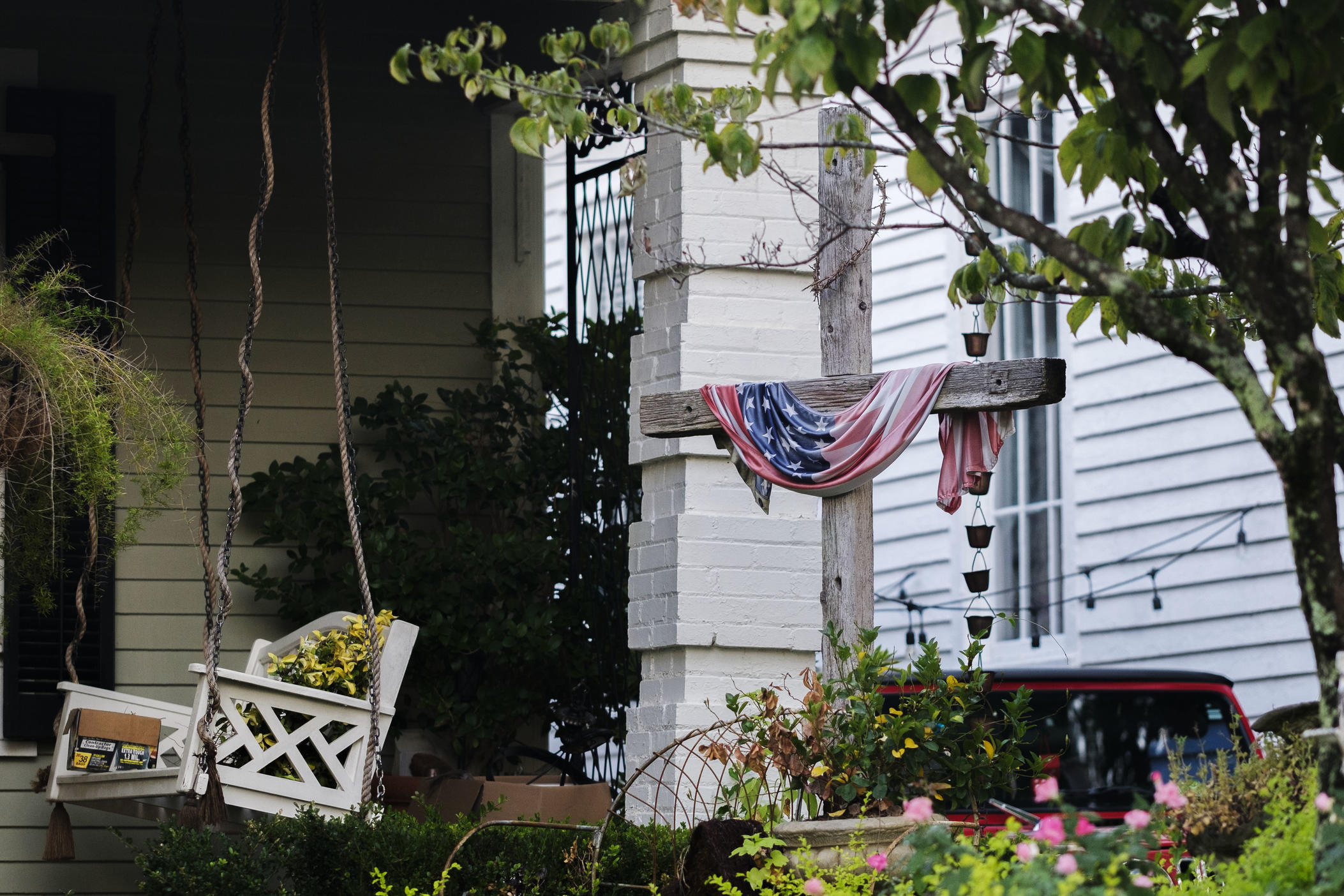 A cross draped with an American flag in Macon in September 2021. 