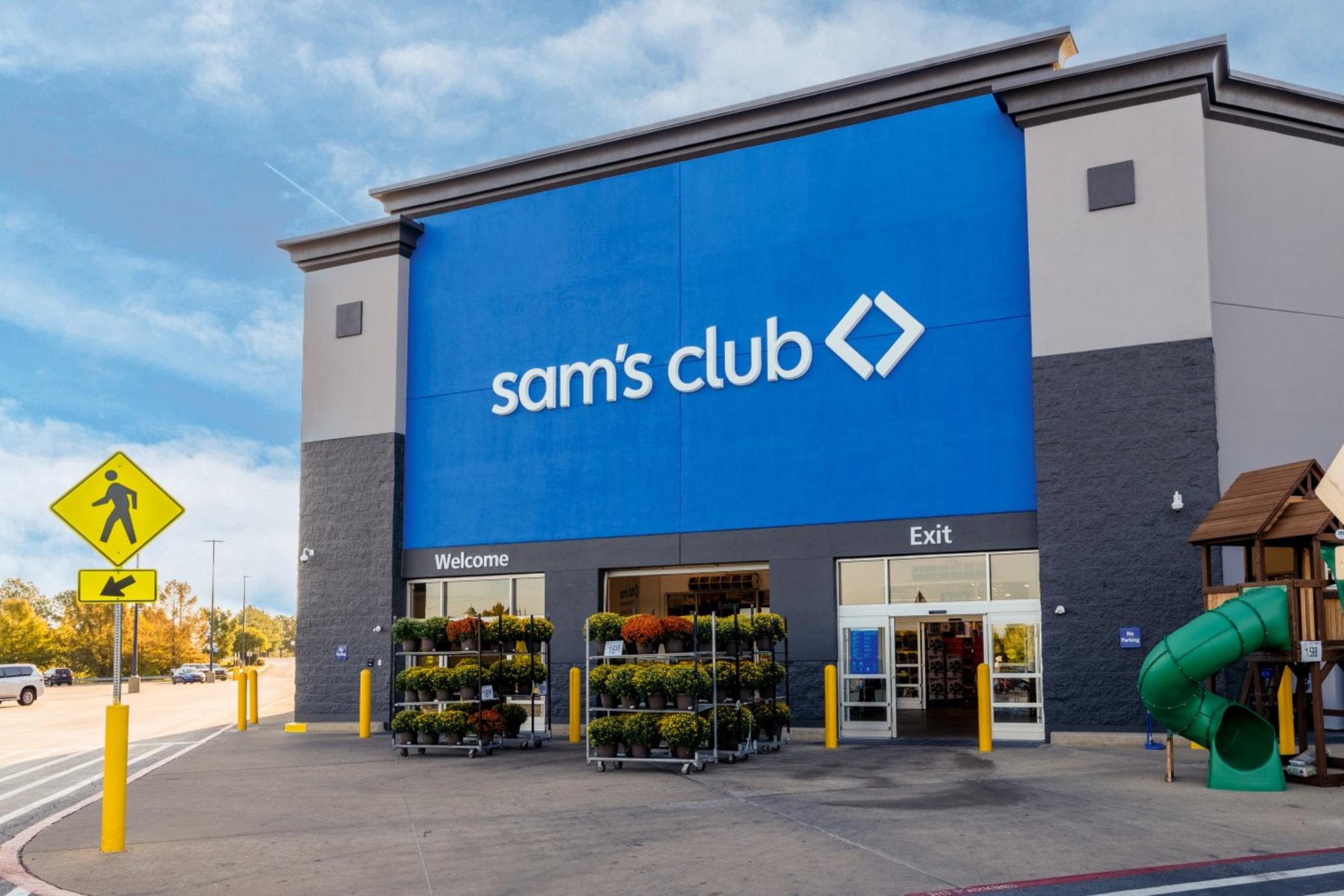 Sam's Club plans to create 600 new jobs and invest more than $142 million in a new fulfillment center in Douglas County.