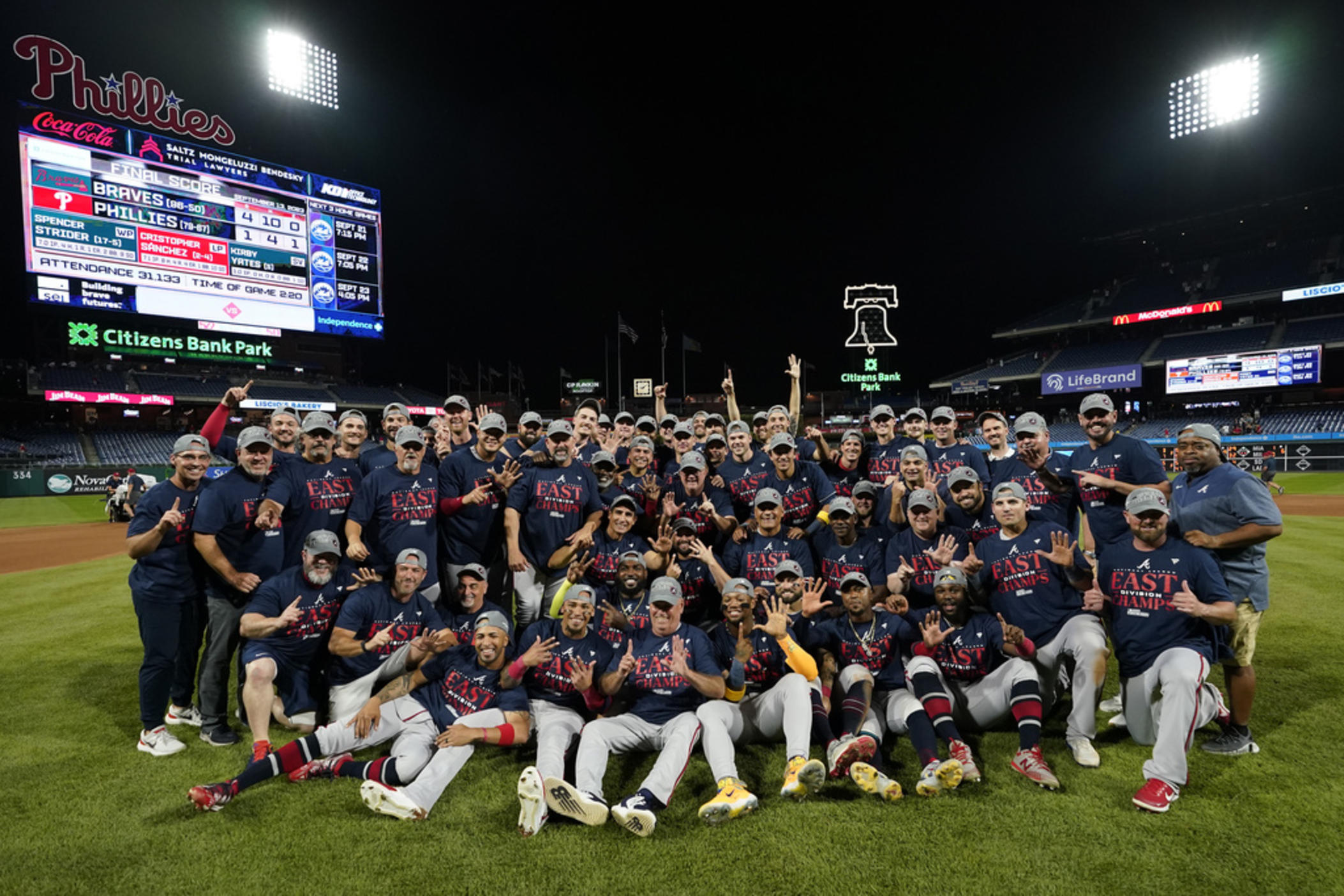 Atlanta Braves clinch 6th straight NL East title, beat Phillies 4