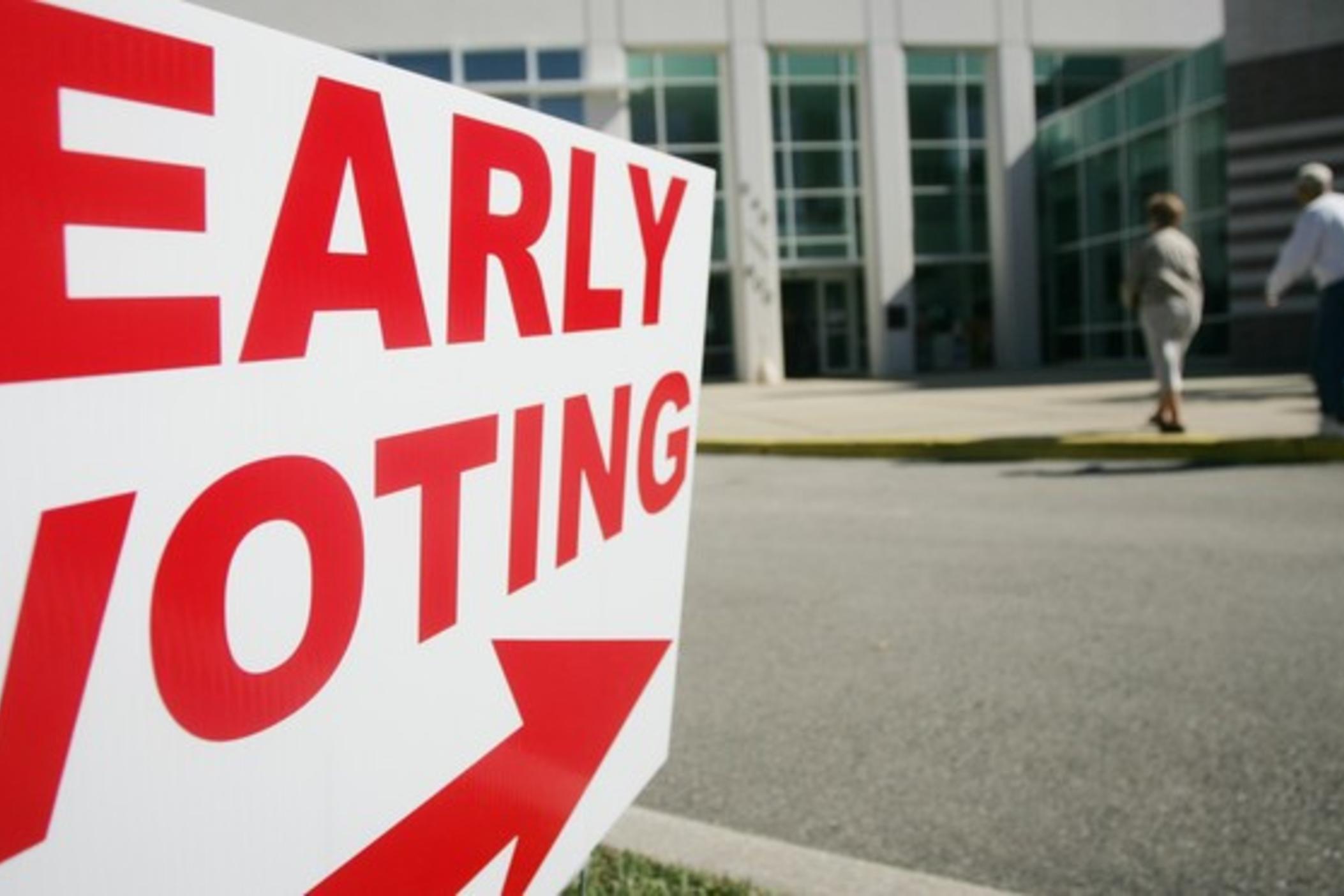 An early voting sign