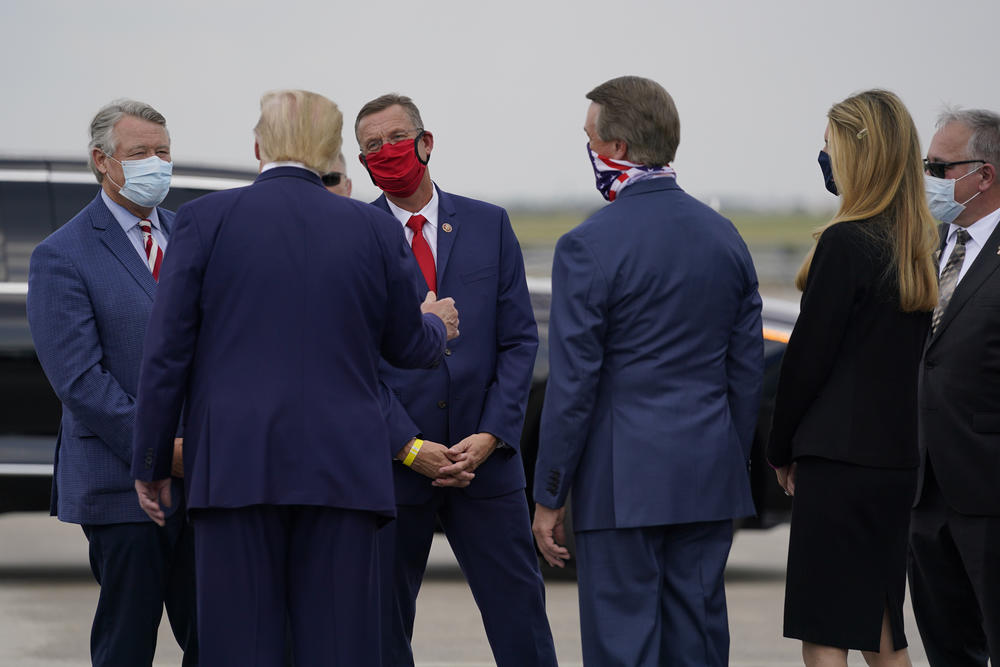 President Trump meets the Georgia Congressional Republicans at the airport