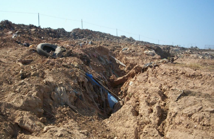 Crack in Pine Bluff landfill.