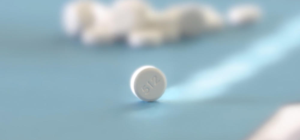 A pill with a 512 imprint.
