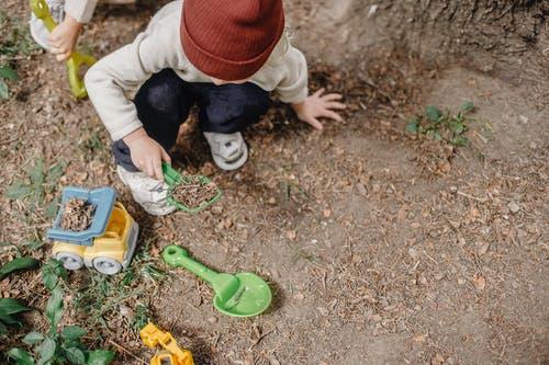 Kid playing in dirt