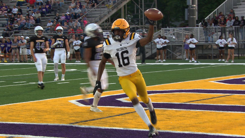 Valdosta player scores touchdown
