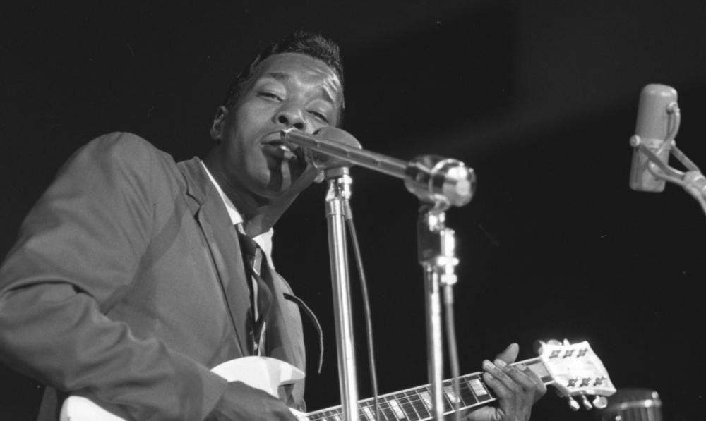 Buddy Guy performing.