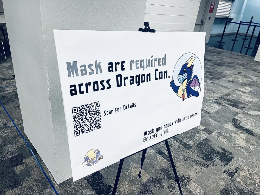 A sign mandates mask wearing for attendees at Dragon Con 2021.