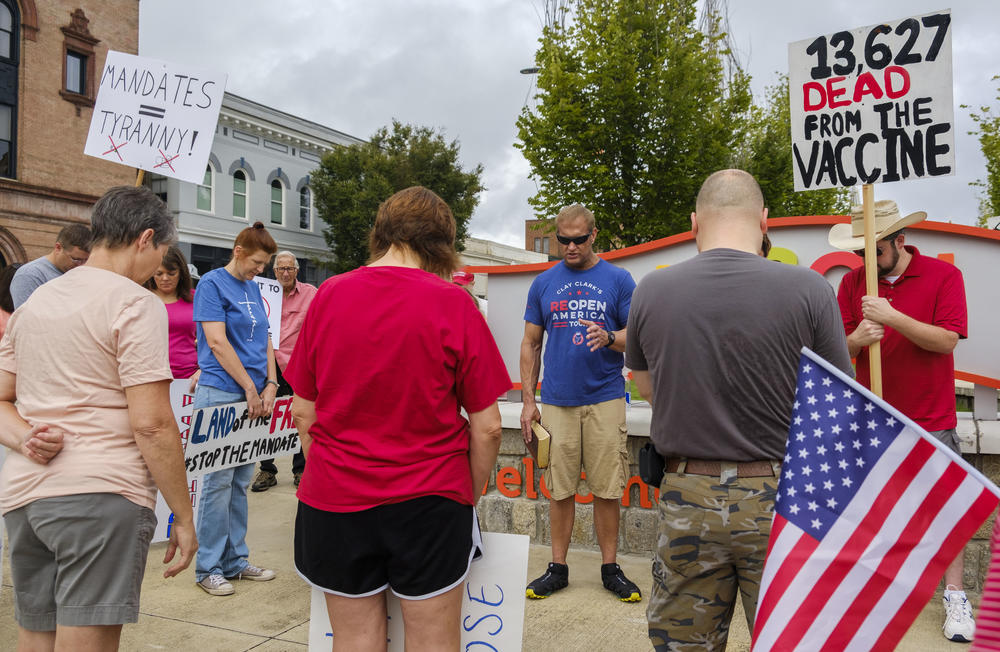 Prayer at the start of an anti-COVID vaccine demonstration in Macon in August. The assertion that 13,672 people are dead from the vaccine is false. 