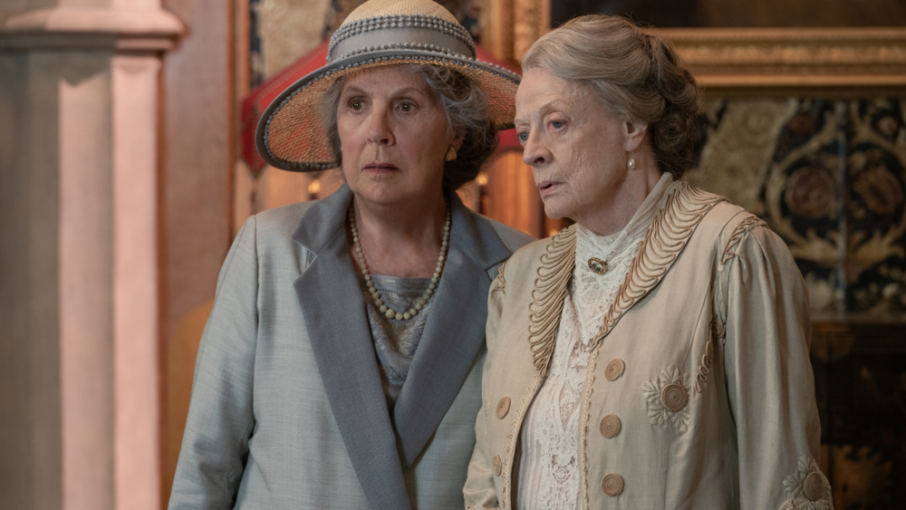 Penelope Wilton stars as Isobel Merton and Maggie Smith as Violet Grantham in DOWNTON ABBEY: A New Era, a Focus Features release. 
