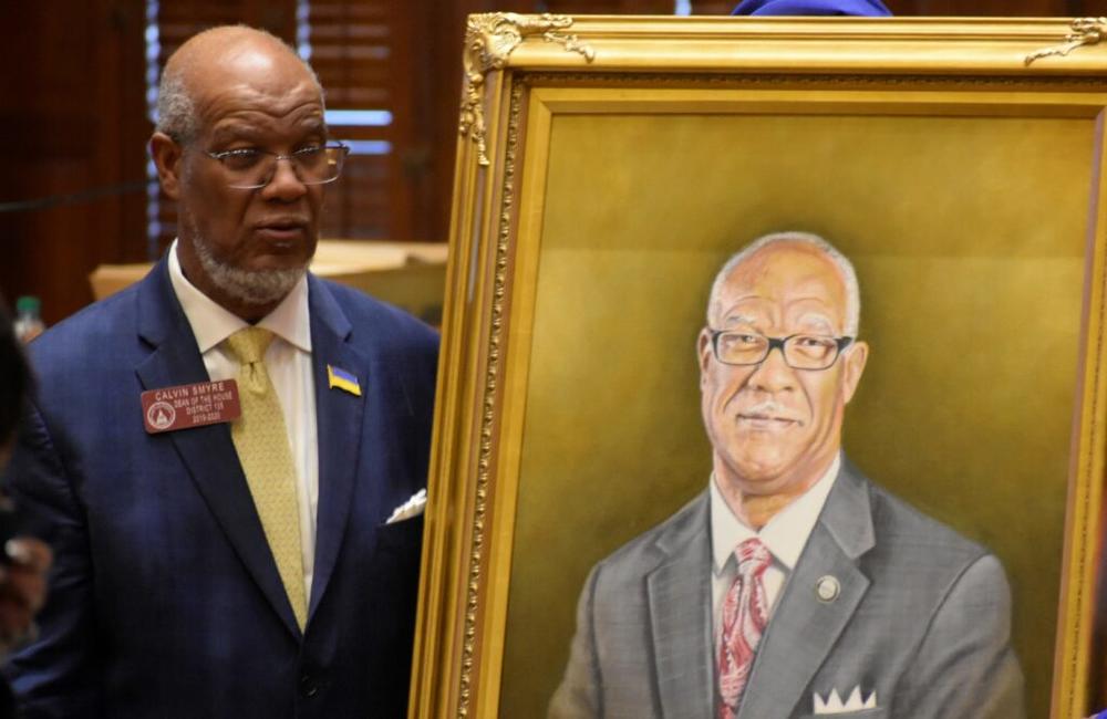  A painting of the “dean” of the Georgia House Rep. Calvin Smyre will hang inside the state Capitol to honor the Columbus Democrat’s 48 years as a groundbreaking state legislator.