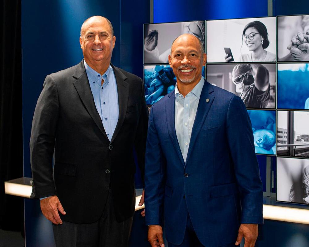 Jim Skogsbergh, president and chief executive officer of Advocate Aurora Health, left, and Eugene A. Woods, Atrium Health president and CEO. 