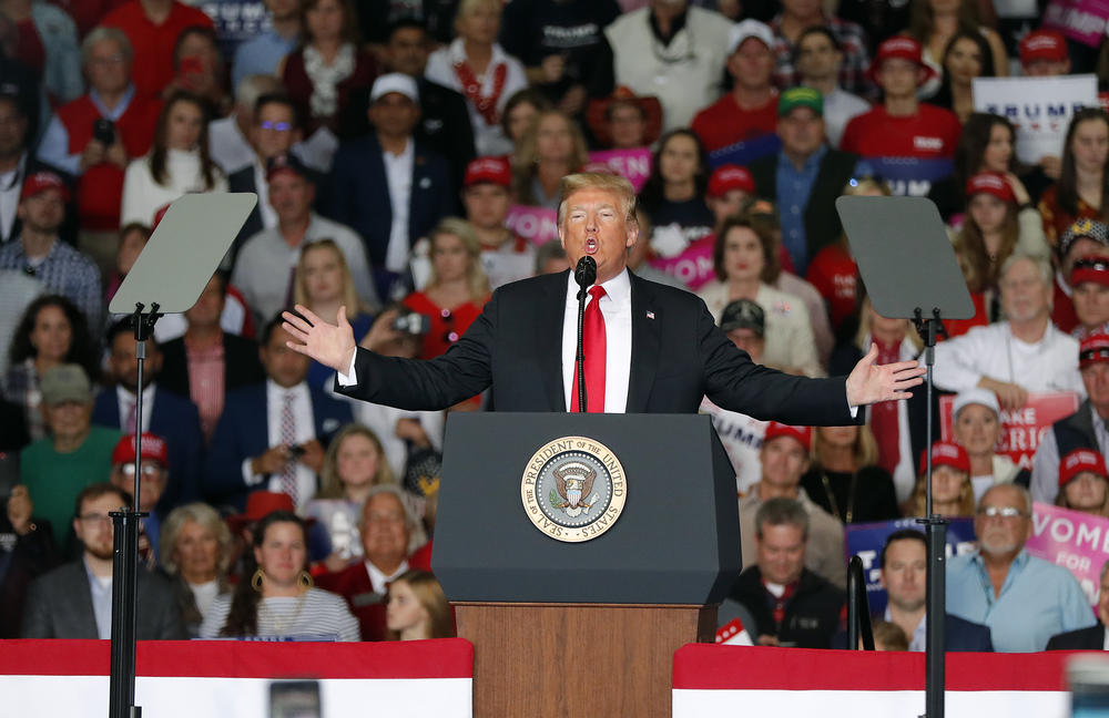 Donald Trump in front of a crowd in Macon. 