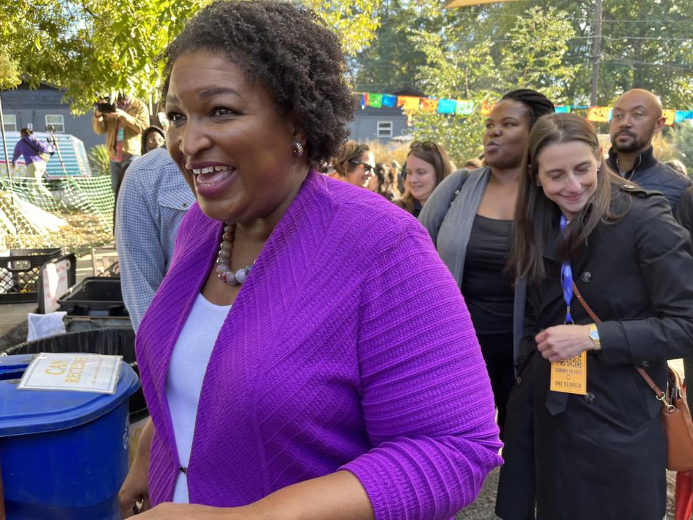  Stacey Abrams at an Atlanta restaurant kicking off of her statewide bus tour on the second day of early voting. Jill Nolin/Georgia Recorder