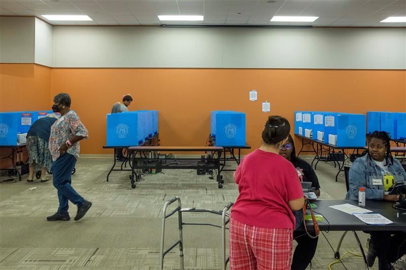 Voters at a polling place in Warner Robins encountered few lines on Nov. 8, 2022