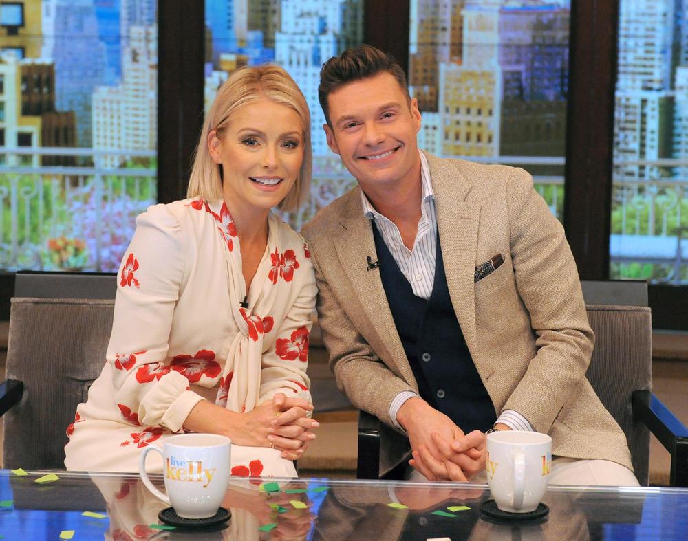 Kelly Ripa, left, and Ryan Seacrest on the set of "Live! With Kelly and Ryan" in 2021.