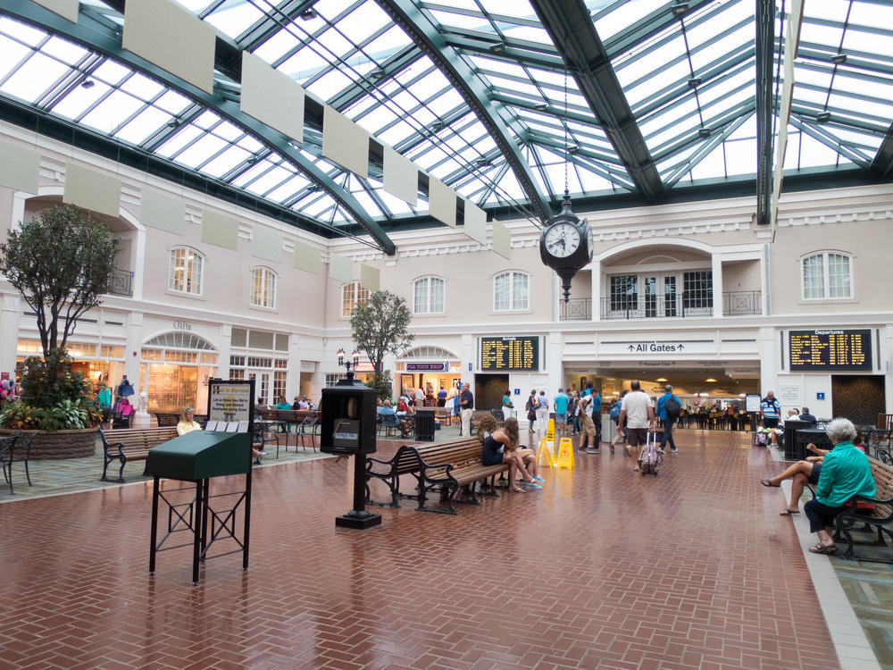 The atrium at Savannah / Hilton Head International Airport