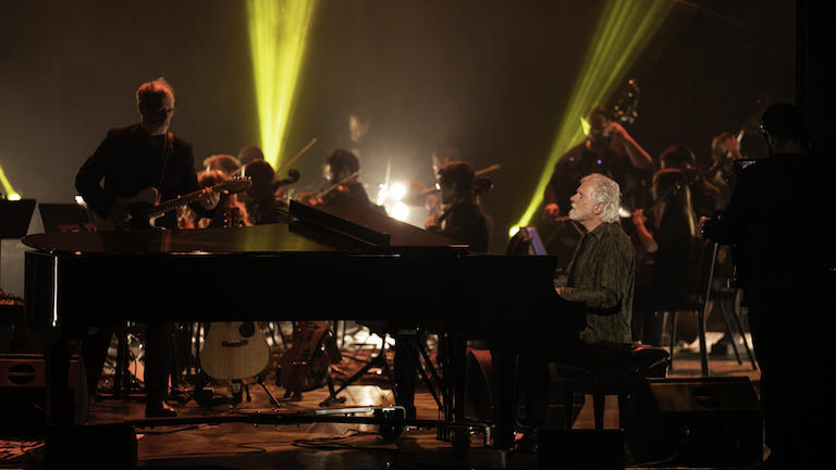 Chuck Leavell plays a piano.