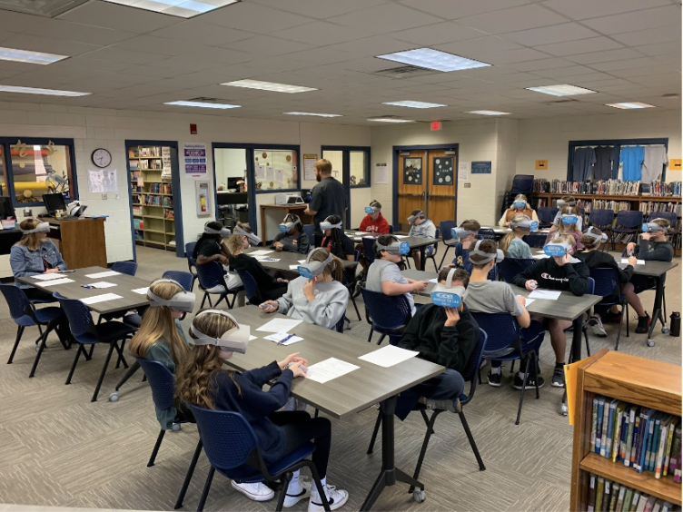 Classroom of students enjoying the Mobile VR lab