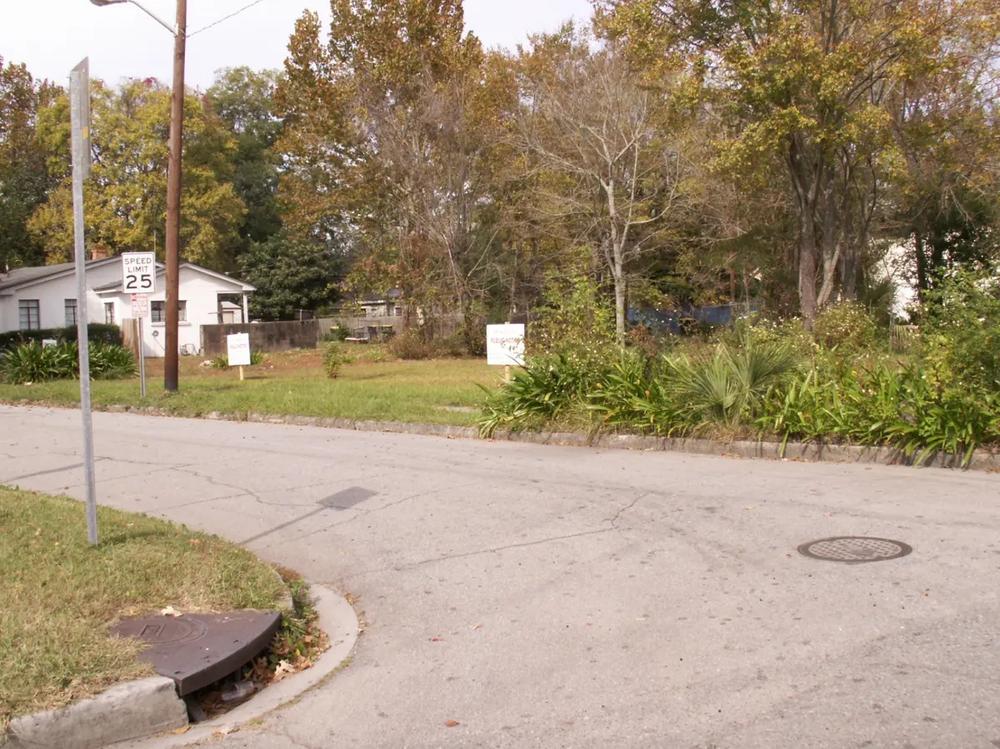 A 2014 photograph shows the vacant lots that Harlan Crow bought from Clarence Thomas. 