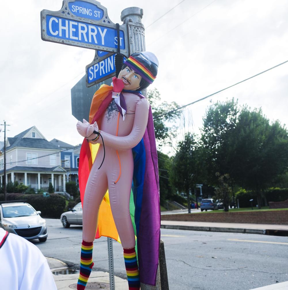 The effigy neo-Nazi actors hung from the street sign next to Macon's Temple Beth Israel on June 23. 