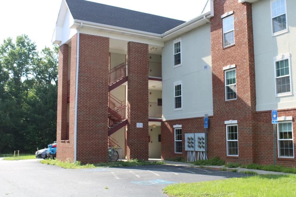 The front of University Terrace apartments on Apache Avenue. Credit: Jabari Gibbs