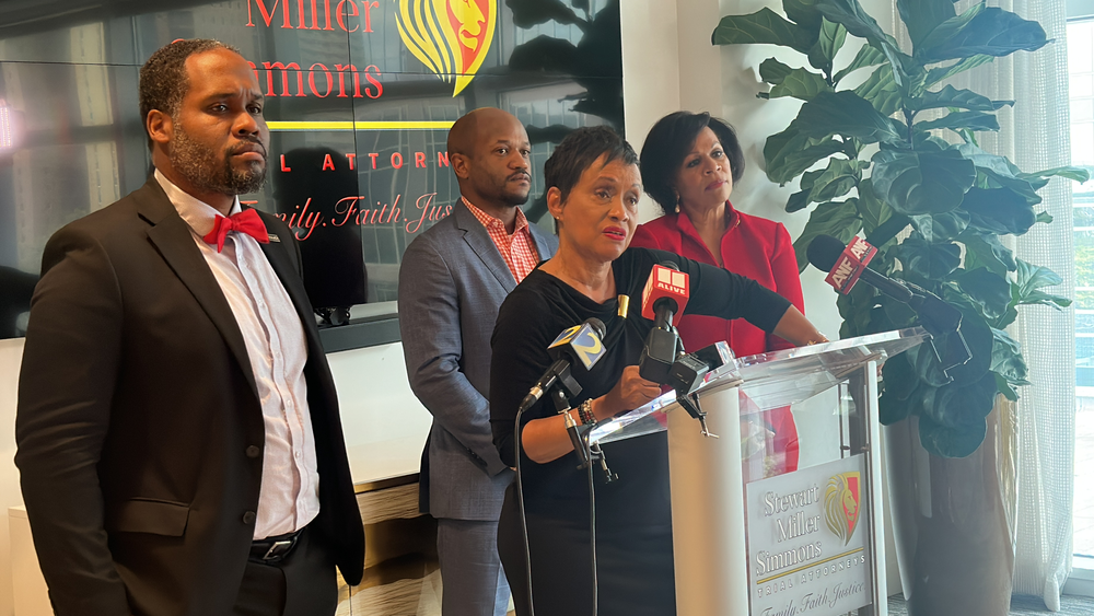 TV Judge Glenda Hatchett, center, gestures as she addresses a news conference on August 21, 2023 after a Georgia sheriff pleaded guilty to groping her during a law enforcement conference last year, and resigned from office.
