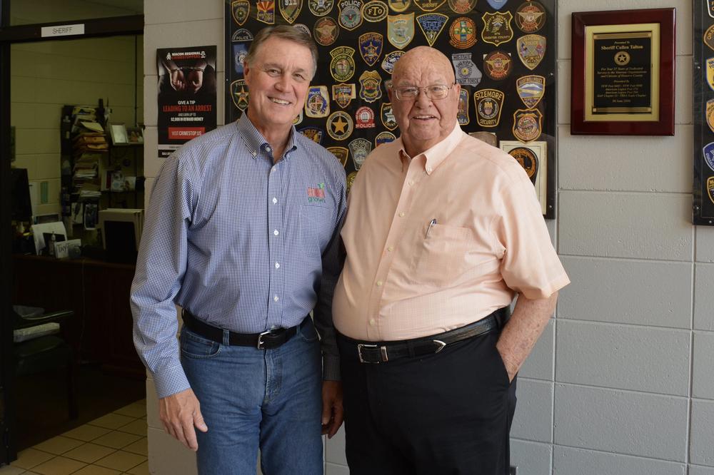 Sen. David Perdue poses for a photo with Houston County Sheriff Cullen Talton.