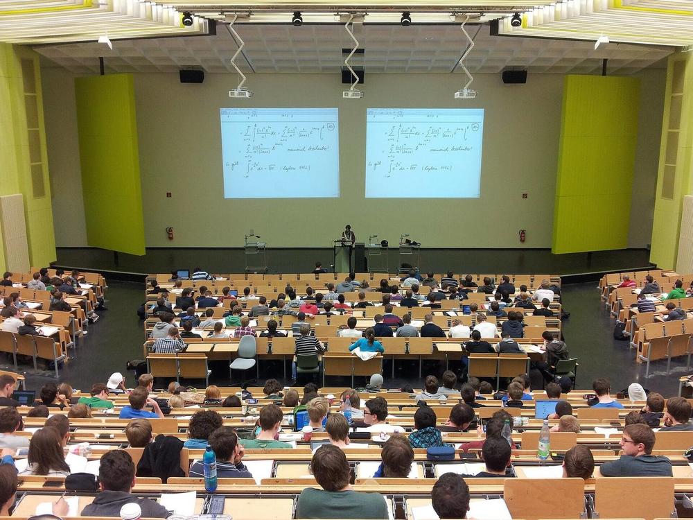  A large college classroom