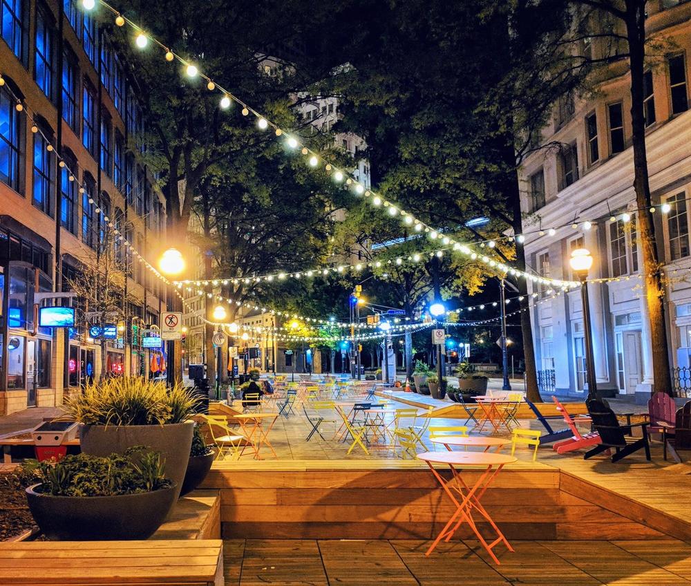 Broad Street Boardwalk in downtown Atlanta  is pedestrian-friendly area in Atlanta that is often used in films as a stand-in for a New York City street. 