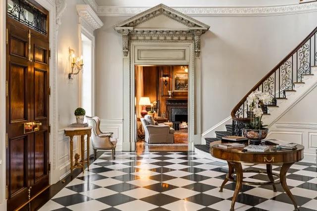 The foyer of 3490 Riverly Road.