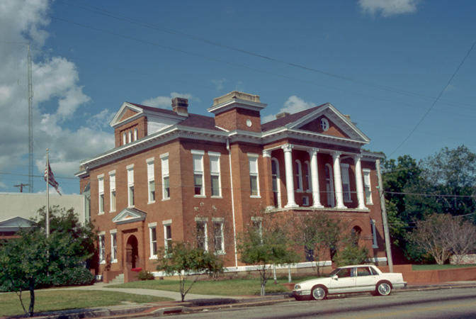 Courthouse in Prentiss, Mississippi, located in Jefferson Davis County