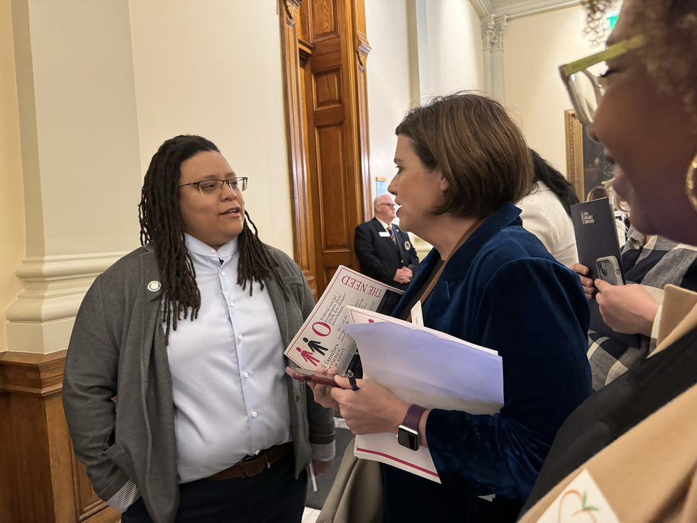 Sen. Kim Jackson talking to Helping Hands CEO Jamie Lackey