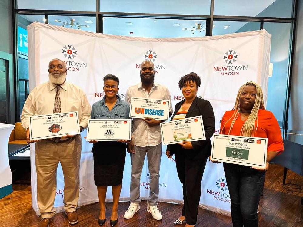 Winners of the 2023 Downtown Diversity Initiative pitch contest celebrate at Churchill’s on Cherry. Winners pictured left to right are Troy Cunningham, Sr., Terri Marion, Jermain Scott, Kristie Gordon, and Andrea Cooke.