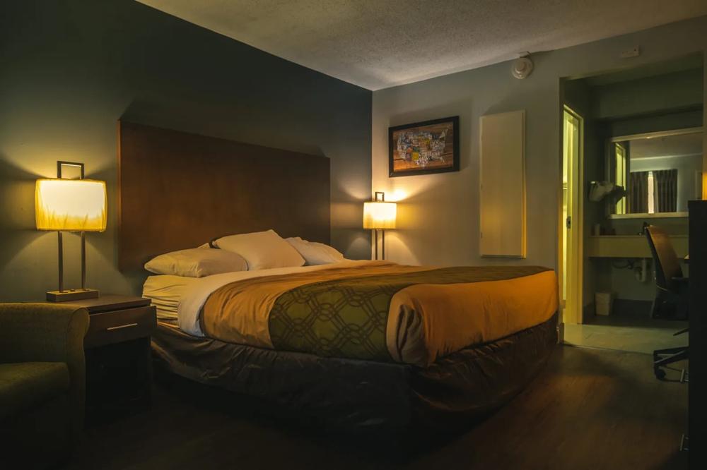 The Econo Lodge motel.