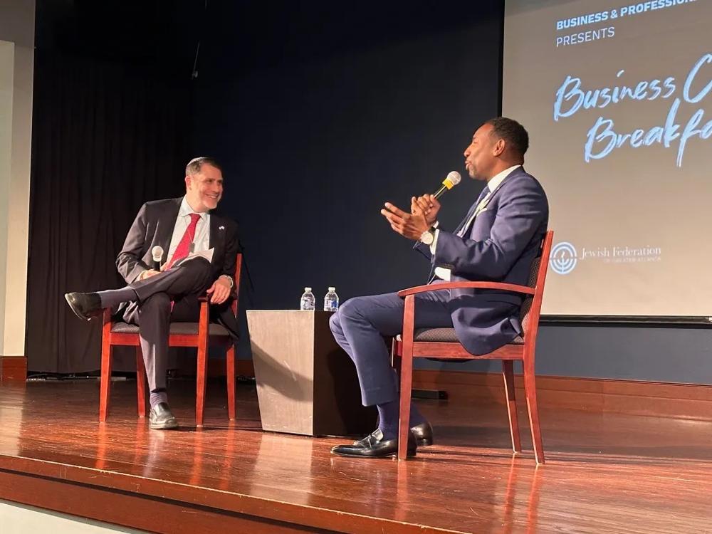 Rabbi Peter Berg (left) interviewed Atlanta Mayor Andre Dickens on May 21.