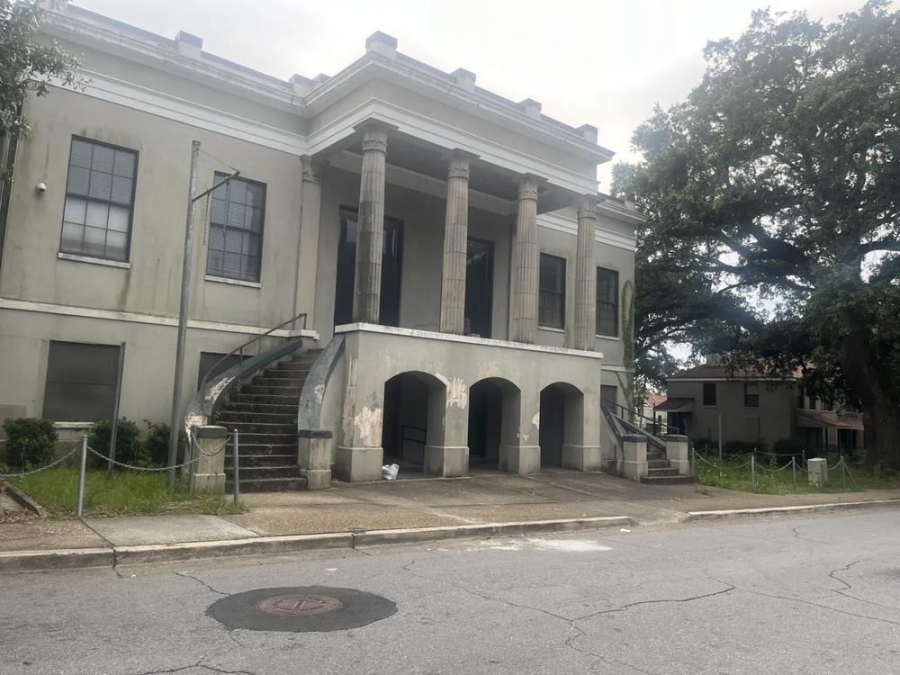 Curtis V. Cooper Primary Health Care will not be demolished, so the housing authority has devoted funds to improving it for their five year plan. Credit: Julia Gentin/The Current GA