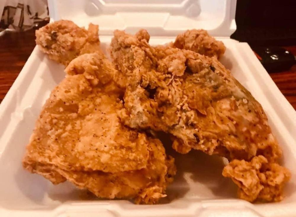 There were few Atlanta pleasures topping fried chicken and a gin martini at The Colonnade.