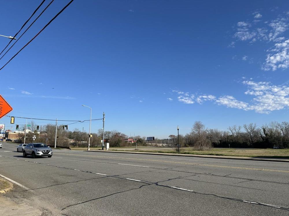 Mercer University plans to build its new medical school on seven acres in the 800 block of Riverside Drive. The Urban Development Authority agreed to sell the land Thursday. Credit: Liz Fabian